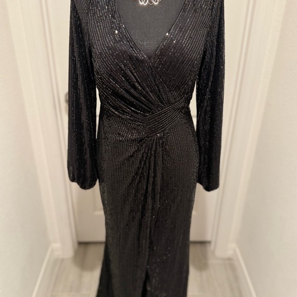 Elegant Black Sequin Dress - Picture 7 of 9